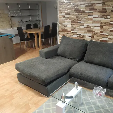 Apartamentos Deluxe Barajas Madrid Exterior photo